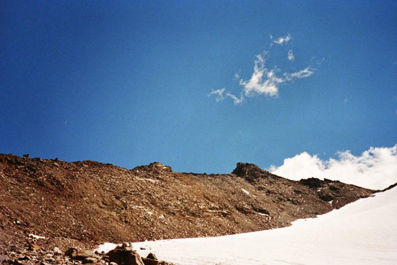 Croda di Cengles - Angelo Piccolo - In salita, poco a destra del centro immagine la Cima delle Pecore