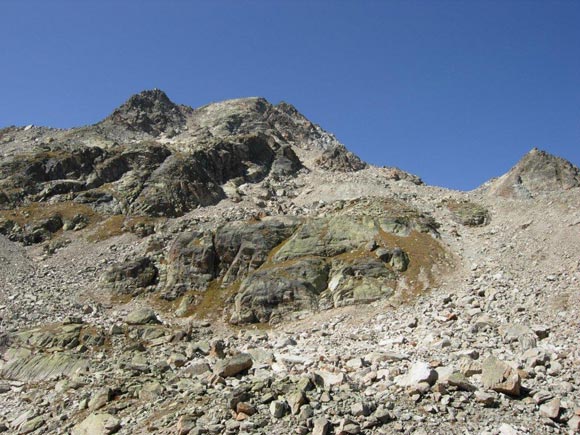Flela-Wisshorn, cresta NE - A destra l'avvallamento e il primo pendio morenico da superare