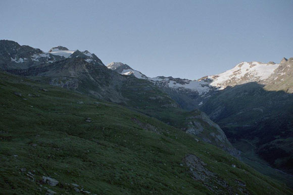 Il Chaputschin - Nei pressi dell'Alp Munt, in alto a sinistra Il Chaptschin