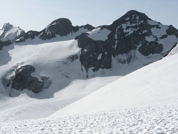 Madaccio di dentro - Cima Tuckett - Madaccio di dentro a sinistra e Cima Tuckett a destra con il ghiacciaio di Madaccio