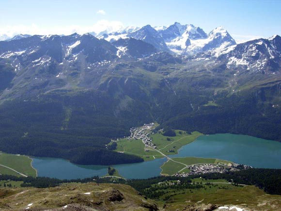 pizalbana - A destra il Lej da Silvaplauna, a sinistra quello di Champfr, in alto il Gruppo del Bernina