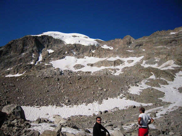 Piz Tschierva - Pietro e Antonio riescono a vedere degli alpinisti sulla cresta NE del Piz Morteratsch