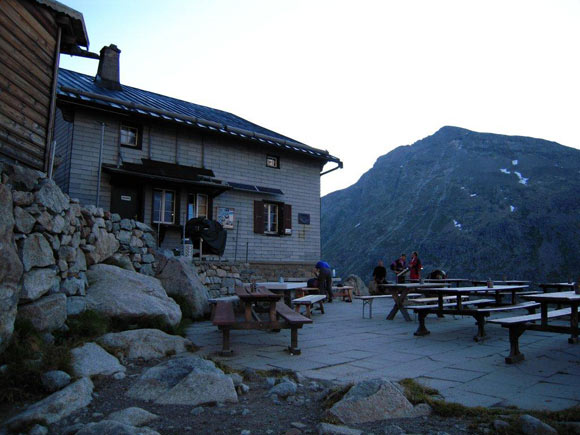 Piz Tschierva - La Chamanna da Boval 2495 m che si raggiunge in 2 h di cammino da Morteratsch