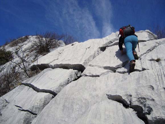 Monte Pizzoccolo - Cresta SE - Placche fessurate sotto cresta