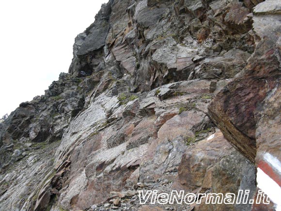 Punta Albiolo - Tratto roccioso della cengia lungo il sentiero degli Alpini