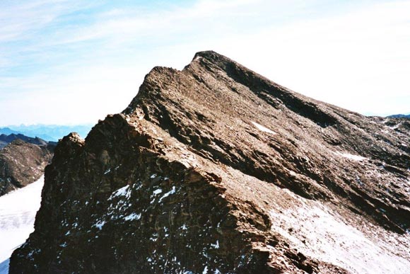 puntadelloscudo - Sulla cresta che collega le due cime