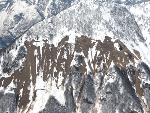 Intero pendio coinvolto da lastroni di fondo