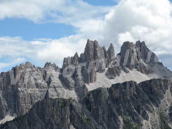 <font size='3'>Vista da sopra Cortina Ampezzo</font>