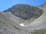 Via Normale Picco dei Caprai - La spettacolare Conca del Sambuco con il suo nevaio