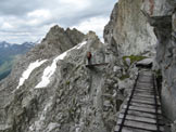 Via Normale Corno di Lago Scuro - Passerelle lungo il percorso