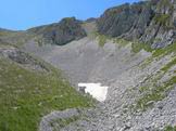 Via Normale Vetta Sassetelli - Il nevaio nellanfiteatro della parete Nord del Monte Sassetelli