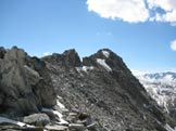 Via Normale Monte Prosa - La cresta finale da N. Al centro l evidente risalto che precede la vetta.