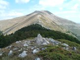 Via Normale Monte Pratiglio - Il Monte Pratiglio con quello che resta del Termine n 245, in fondo il Monte Viglio