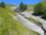 Via Normale Monte Gorzano - Lastronate di arenaria dove scorre il torrente