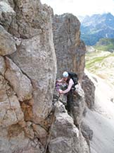 Via Normale Croda da Lago - Traverso delicato sotto la vetta