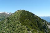 Via Normale Cima di Sassello - La cresta W percorsa dal muraglione di pietre.