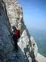 Via Normale Civetta - Ferrata degli Alleghesi - Passaggio di cengia