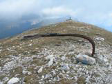 Via Normale Monte San Franco (da N) - La Croce di vetta piegata dal ghiaccio e dal vento