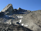 Via Normale Piz Turba - Sul versante NE, la vetta  la piramide al centro che sembra pi bassa