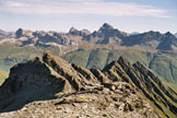 Via Normale Tscheischhorn - A sinistra la Cima N, dalla vetta. Allorizzonte il pi alto  il Piz Platta