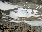 Via Normale Pizzo Paradisino - In discesa sulle strette cenge, al centro la conca glaciale