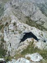 Via Normale Monte Forato - Cima Sud -  Il Foro visto salendo la Vetta Sud del Forato