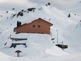 Via Normale Monte Madonnino - Il Rifugio d´inverno