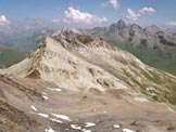 Via Normale Piz Piot - In primo piano il Grauhrner, allorizzonte il Piz Platta, dalla vetta