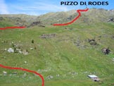 Via Normale Pizzo di Rodes - In basso a destra lAlpe Rodes (Baita le Moie di Rodes)