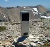 Via Normale Monte Pescofalcone / Pesco Falcone - La targa di vetta