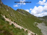 Via Normale Monte Cadelle - Versante SE del Passo di Porcile, a mezzacosta  visibile il sentiero