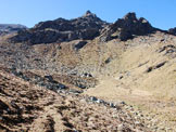 Via Normale Monte Forcellino - Via Normale da E - Sulla piccola piana sotto i picchi rocciosi.