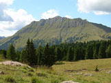 Via Normale Viezzena - La massiccia mole della Viezzena vista da Est.