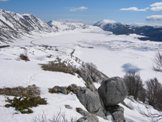 Via Normale Monte Orsello - La piana di Campo Felice vista salendo sul Monte Orsello