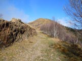 Via Normale Monte Croce di Muggio - da ESE - In salita, al centro la cima