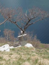 Via Normale Colmegnone-Poncione di Laglio - La piccola croce che si incontra salendo