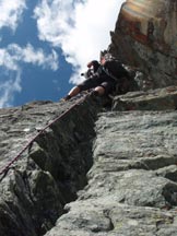 Via Normale Punta Udine - Cresta E - La fessura della terza lunghezza.