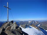 Via Normale Punta di Finale cresta Est - La croce di vetta