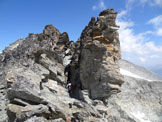 Via Normale Piz Corvatsch - Cresta Sud - Pietro osserva il passaggio di III, neanche troppo esposto