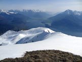 Via Normale Monte Bregagno - dal Dosso di Naro - In discesa, allinizio della cresta NE e il panorama sul lago