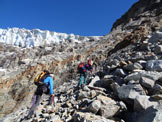 Via Normale Pizzo Varuna (traversata) - Di fianco ai seracchi, fino a pochi decenni fa questi pendii erano glaciali