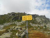 Via Normale Pizzo Giezza - Il cartello giallo che indica l´altitudine del lago più alto 
