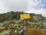 Via Normale Pizzo Giezza - Il cartello giallo che indica l´altitudine del lago pi alto 