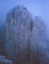 Via Normale Sasso di Toanella - Il Sasso di Toanella sferzato dalla grandine visto dalla Rocchetta Alta