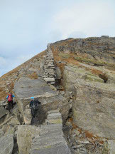 Via Normale Pizzo Bombogn - Percorrendo la muraglia