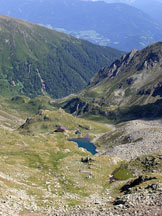 Via Normale Monte Gruppo/Grubbachspitze - Il rifugio e il Lago di Pausa visti dalla cima