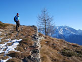 Via Normale Monte Pagano - Sulla mulattiera militare con il Gruppo del Baitone sullo sfondo