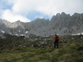 Via Normale Corna di San Fermo - Nella conca sotto la Corna di San Fermo