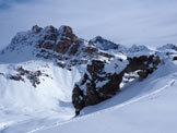 Via Normale Piz Campagnung - L´Himmelstor, il caratteristico arco naturale nella roccia. Dietro svetta il Corn Alv