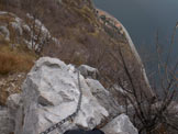 Via Normale Monte San Martino - Tratto attrezzato a picco sul lago